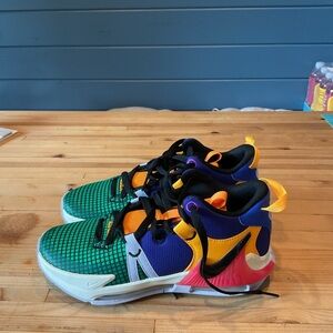Nike Kids LeBron witness VII basketball shoe